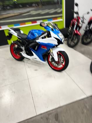 SUZUKI GSX-R750 