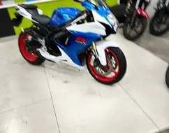 SUZUKI GSX-R750 SUZUKI GSX-R750