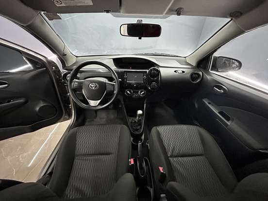 TOYOTA-ETIOS-2019