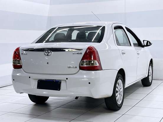 TOYOTA-ETIOS-1.5 XLS SEDAN 16V FLEX 4P MANUAL TOYOTA-ETIOS-2014