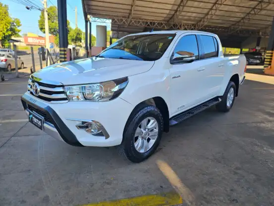 TOYOTA-HILUX-2017