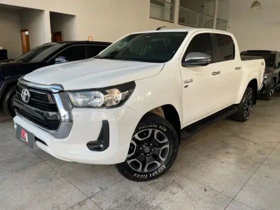 TOYOTA HILUX 2.7 VVT-i FLEX CD SRV 4X4 AUTOMÁTICO