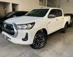 TOYOTA HILUX 2.7 VVT-i FLEX CD SRV 4X4 AUTOMÁTICO TOYOTA HILUX 2.7 VVT-i FLEX CD SRV 4X4 AUTOMÁTICO