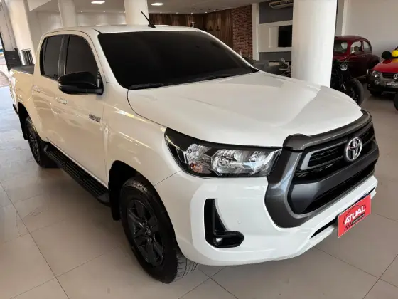 TOYOTA HILUX 2.8 D-4D TURBO DIESEL CD SR 4X4 AUTOMÁTICO
