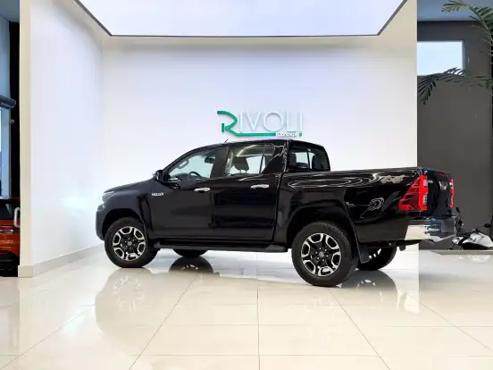 TOYOTA-HILUX-2.8 D-4D TURBO DIESEL CD SRV 4X4 AUTOMÁTICO TOYOTA-HILUX-2025