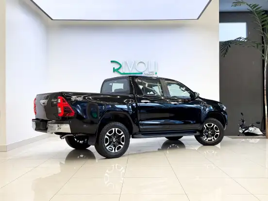 TOYOTA-HILUX-2025