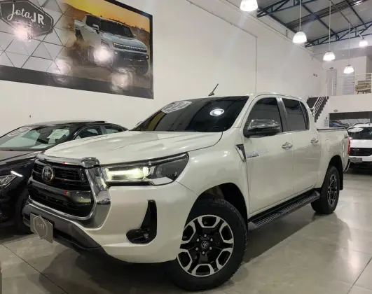 TOYOTA HILUX 2.8 D-4D TURBO DIESEL CD SRX 4X4 AUTOMÁTICO