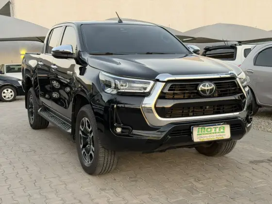 TOYOTA HILUX 2.8 D-4D TURBO DIESEL CD SRX 4X4 AUTOMÁTICO