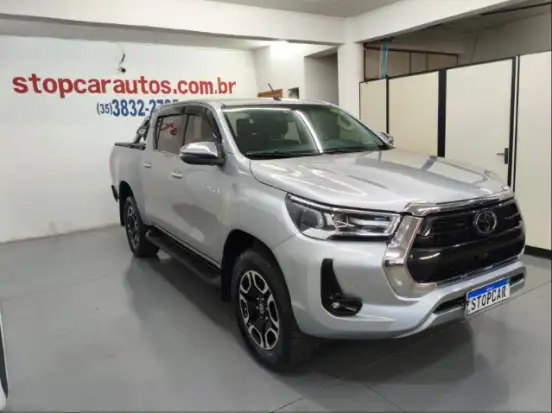 TOYOTA-HILUX-2.8 D-4D TURBO DIESEL CD SRX 4X4 AUTOMÁTICO TOYOTA-HILUX-2022
