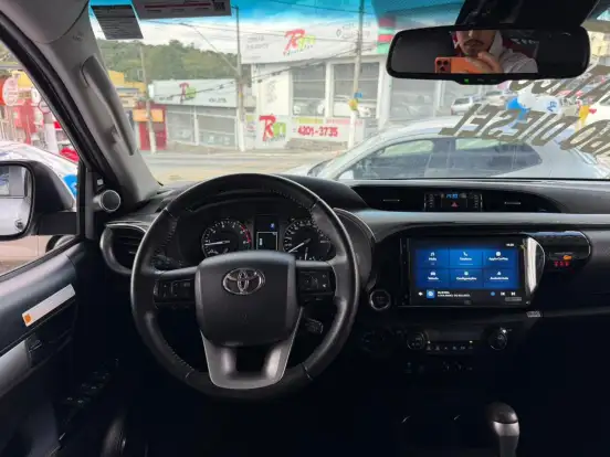 TOYOTA-HILUX-2024