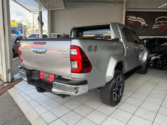 TOYOTA-HILUX-2.8 D-4D TURBO DIESEL CD SRX PLUS 4X4 AUTOMÁTICO TOYOTA-HILUX-2024