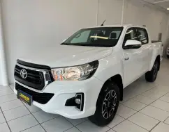 TOYOTA HILUX 2.8 SR 4X4 CD 16V DIESEL 4P AUTOMÁTICO TOYOTA HILUX 2.8 SR 4X4 CD 16V DIESEL 4P AUTOMÁTICO