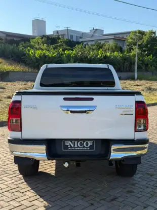 TOYOTA-HILUX-2018