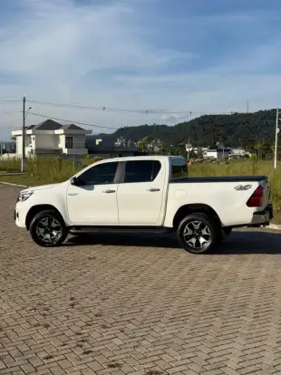 TOYOTA-HILUX-2018