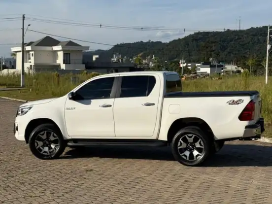 TOYOTA-HILUX-2.8 SRX 4X4 CD 16V DIESEL 4P AUTOMÁTICO TOYOTA-HILUX-2018