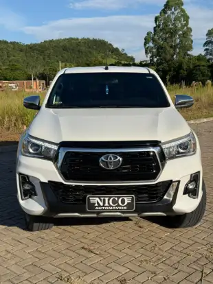 TOYOTA-HILUX-2018