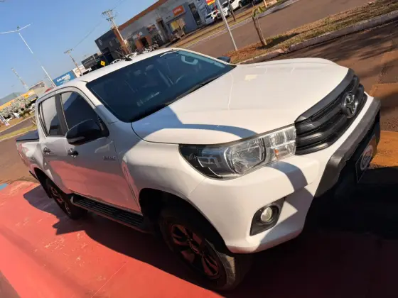 TOYOTA HILUX 2.8 STD 4X4 CD 16V DIESEL 4P MANUAL