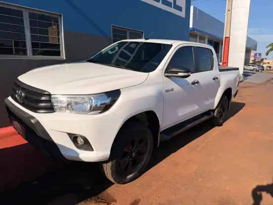 TOYOTA-HILUX-2017
