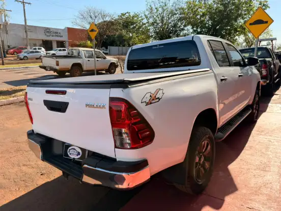 TOYOTA-HILUX-2.8 STD 4X4 CD 16V DIESEL 4P MANUAL TOYOTA-HILUX-2017