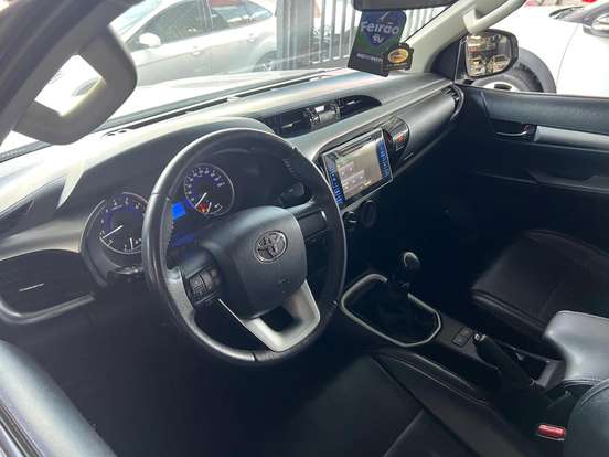 TOYOTA-HILUX-2.7 SR 4X2 CD 16V FLEX 4P MANUAL TOYOTA-HILUX-2017