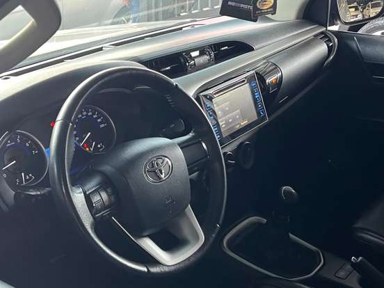 TOYOTA-HILUX-2.7 SR 4X2 CD 16V FLEX 4P MANUAL TOYOTA-HILUX-2017