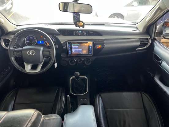 TOYOTA-HILUX-2.7 SR 4X2 CD 16V FLEX 4P MANUAL TOYOTA-HILUX-2017