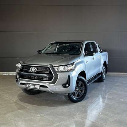TOYOTA-HILUX-2023