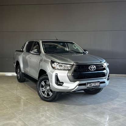 TOYOTA-HILUX-2.8 D-4D TURBO DIESEL CD SR 4X4 AUTOMÁTICO TOYOTA-HILUX-2023