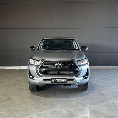 TOYOTA-HILUX-2.8 D-4D TURBO DIESEL CD SR 4X4 AUTOMÁTICO TOYOTA-HILUX-2023