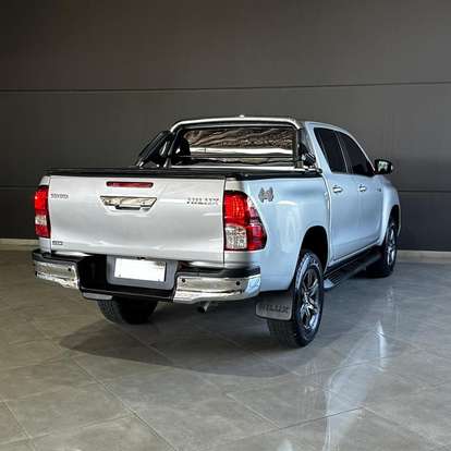 TOYOTA-HILUX-2.8 D-4D TURBO DIESEL CD SR 4X4 AUTOMÁTICO TOYOTA-HILUX-2023