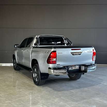TOYOTA-HILUX-2023
