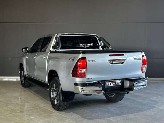 TOYOTA-HILUX-2.8 D-4D TURBO DIESEL CD SR 4X4 AUTOMÁTICO TOYOTA-HILUX-2023