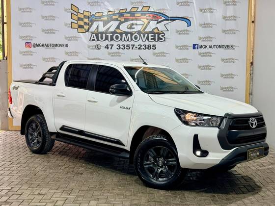 TOYOTA HILUX 2.8 D-4D TURBO DIESEL CD SR 4X4 AUTOMÁTICO
