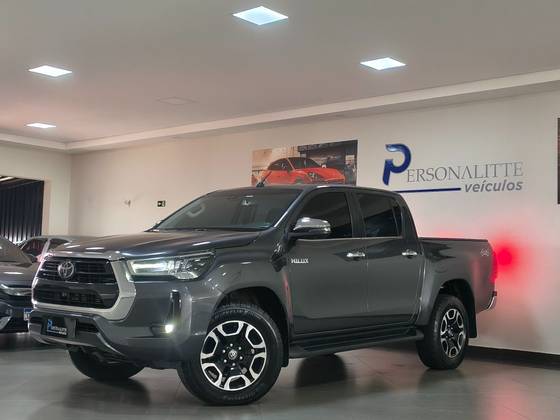 TOYOTA HILUX 2.8 D-4D TURBO DIESEL CD SRV 4X4 AUTOMÁTICO