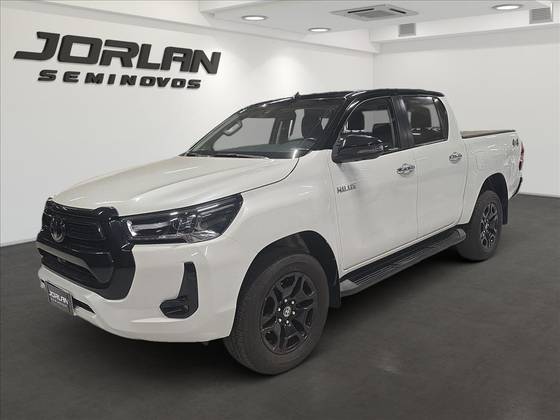 TOYOTA HILUX 2.8 D-4D TURBO DIESEL CD SRX 4X4 AUTOMÁTICO
