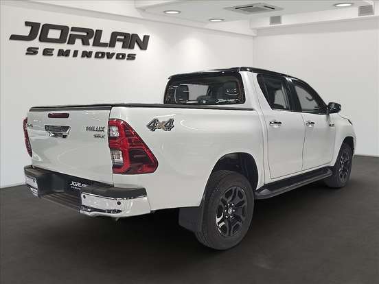 TOYOTA-HILUX-2.8 D-4D TURBO DIESEL CD SRX 4X4 AUTOMÁTICO TOYOTA-HILUX-2023