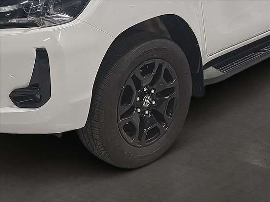 TOYOTA-HILUX-2.8 D-4D TURBO DIESEL CD SRX 4X4 AUTOMÁTICO TOYOTA-HILUX-2023