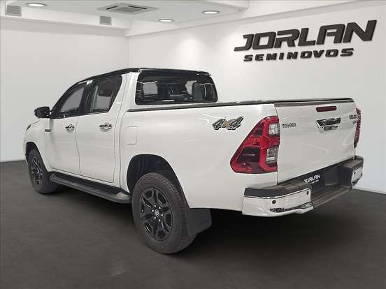 TOYOTA-HILUX-2.8 D-4D TURBO DIESEL CD SRX 4X4 AUTOMÁTICO TOYOTA-HILUX-2023