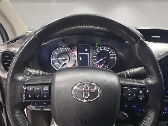 TOYOTA-HILUX-2.8 D-4D TURBO DIESEL CD SRX 4X4 AUTOMÁTICO TOYOTA-HILUX-2023