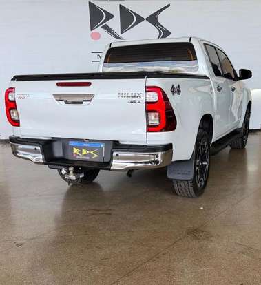 TOYOTA-HILUX-2.8 D-4D TURBO DIESEL CD SRX 4X4 AUTOMÁTICO TOYOTA-HILUX-2022