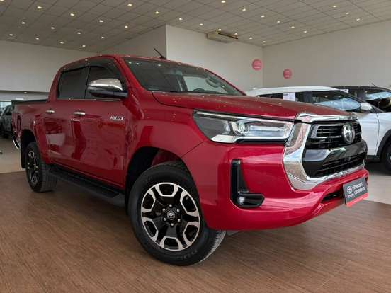 TOYOTA-HILUX-2.8 D-4D TURBO DIESEL CD SRX 4X4 AUTOMÁTICO TOYOTA-HILUX-2023