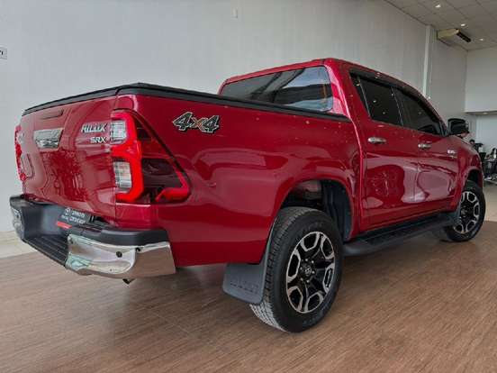 TOYOTA-HILUX-2.8 D-4D TURBO DIESEL CD SRX 4X4 AUTOMÁTICO TOYOTA-HILUX-2023