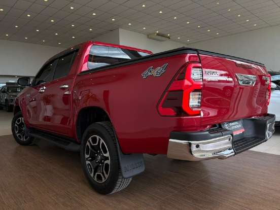 TOYOTA-HILUX-2023