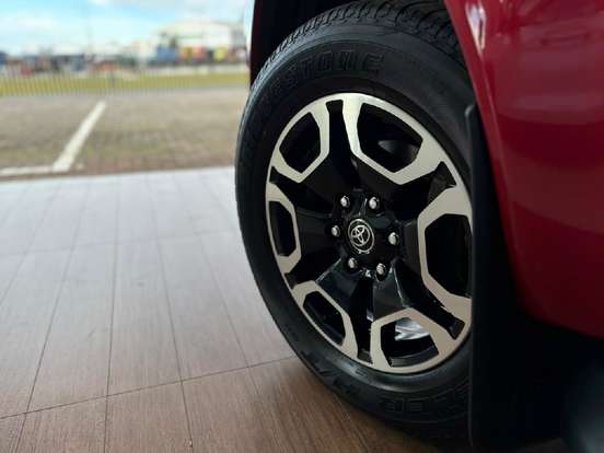 TOYOTA-HILUX-2023