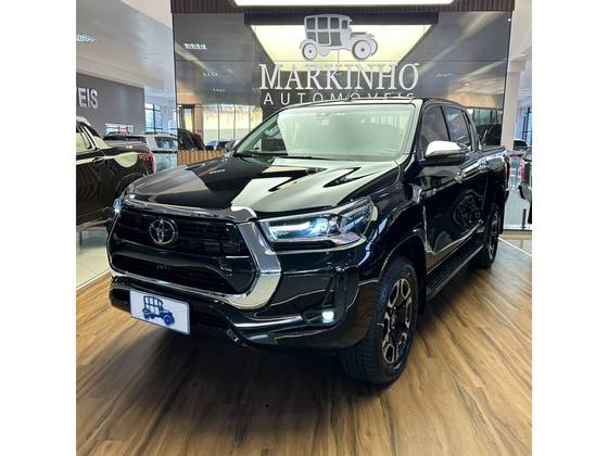 TOYOTA HILUX 2.8 D-4D TURBO DIESEL CD SRX 4X4 AUTOMÁTICO