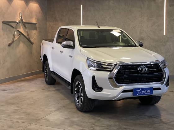 TOYOTA HILUX 2.8 D-4D TURBO DIESEL CD SRX 4X4 AUTOMÁTICO