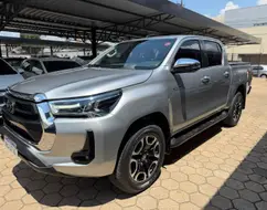 TOYOTA HILUX 2.8 D-4D TURBO DIESEL CD SRX 4X4 AUTOMÁTICO TOYOTA HILUX 2.8 D-4D TURBO DIESEL CD SRX 4X4 AUTOMÁTICO