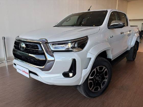 TOYOTA HILUX 2.8 D-4D TURBO DIESEL CD SRX PLUS 4X4 AUTOMÁTICO