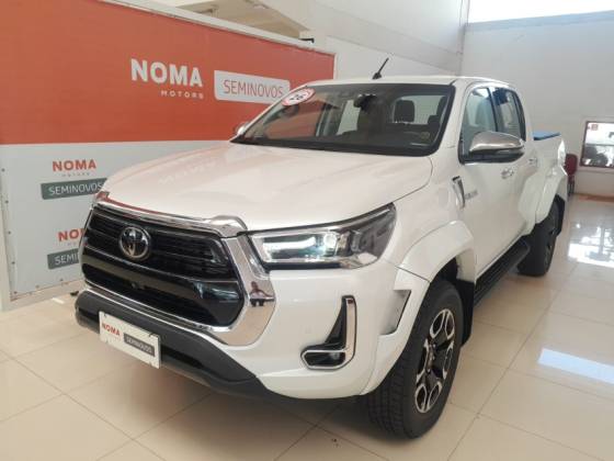 TOYOTA HILUX 2.8 D-4D TURBO DIESEL CD SRX PLUS 4X4 AUTOMÁTICO