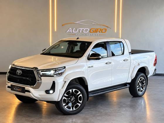 TOYOTA HILUX 2.8 D-4D TURBO DIESEL CD SRX PLUS 4X4 AUTOMÁTICO